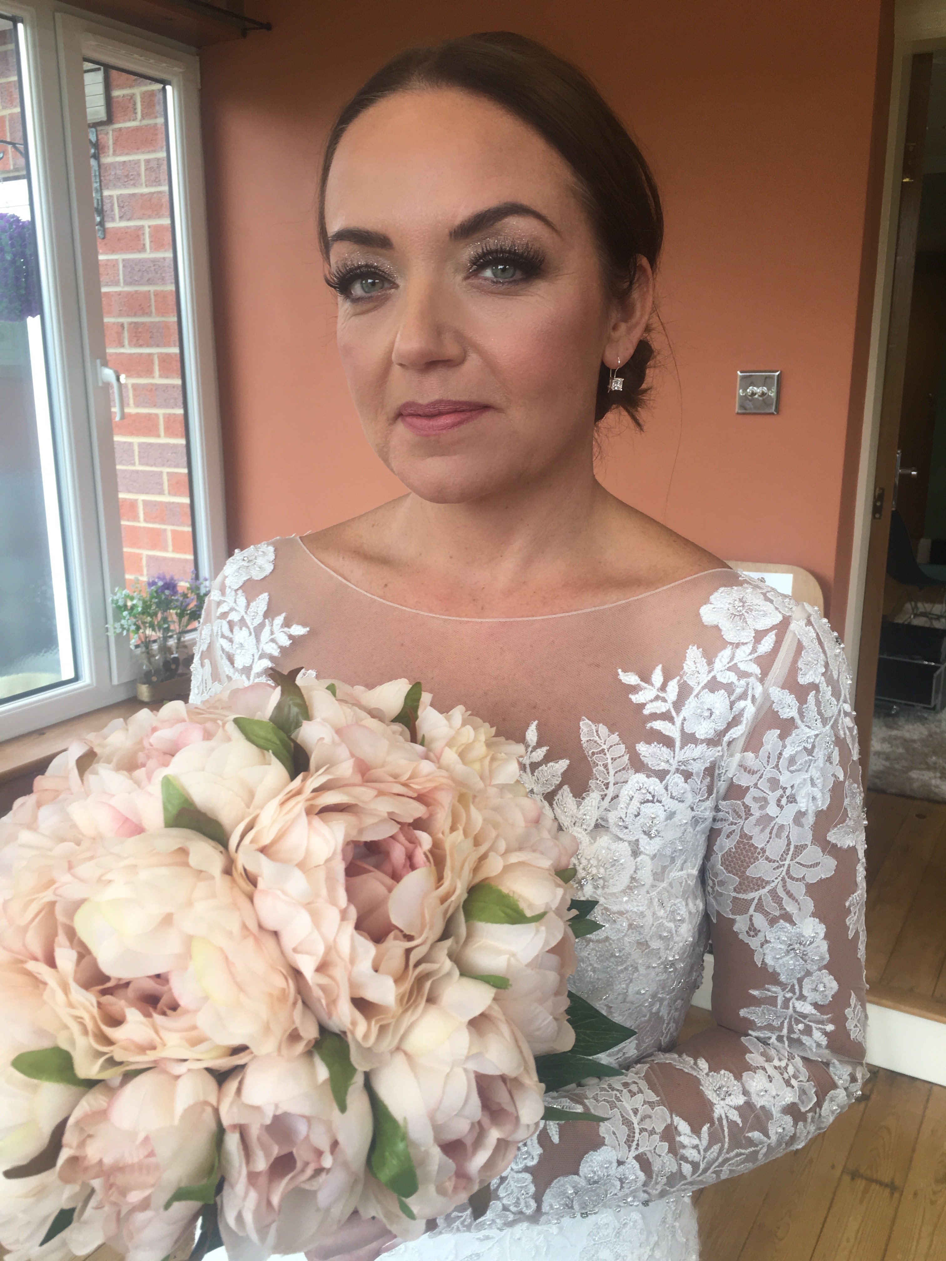 Beautiful Bride Michelle on her wedding morning. Michelle has gorgeous big eyes so of course we played up that feature. Beautiful sparkle was used from Stila cosmetics and the rest was Bobbi Brown, Makeup Forever and Charlotte Tilbury.